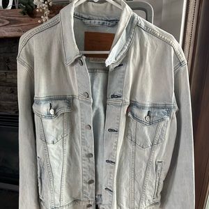 Levi's Light Wash Denim Jacket - Men's Classic Trucker Small